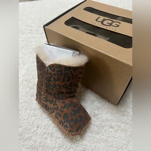 Infant leopard Ugg booties